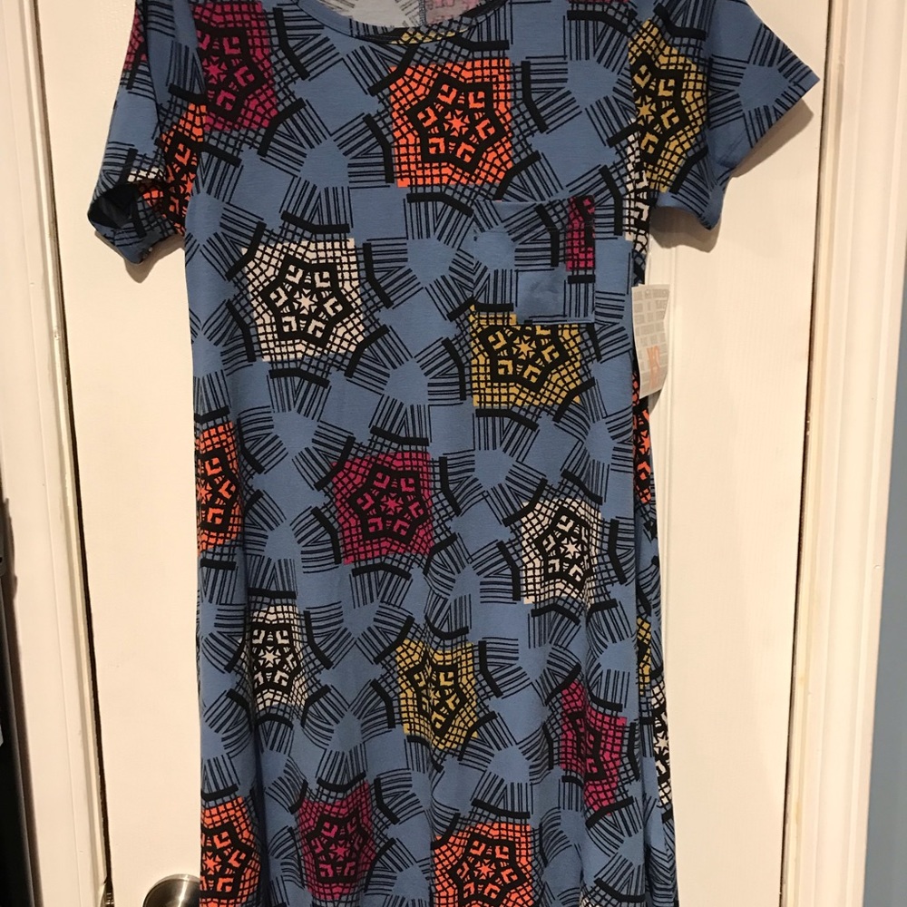 5/$12. Bundle any items 5/$12 and I'll send you the offer. LulaRoe Carly XS